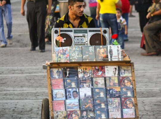 شريط الكاسيت.. ثلاثين سنة خدمة في تحدّي المؤسسات المصرية