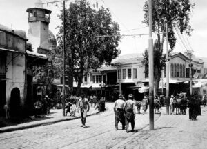 من الجزائر والبلقان إلى دمشق.. أدوار المهاجرين الثقافية والسياسية في سوريا المعاصرة