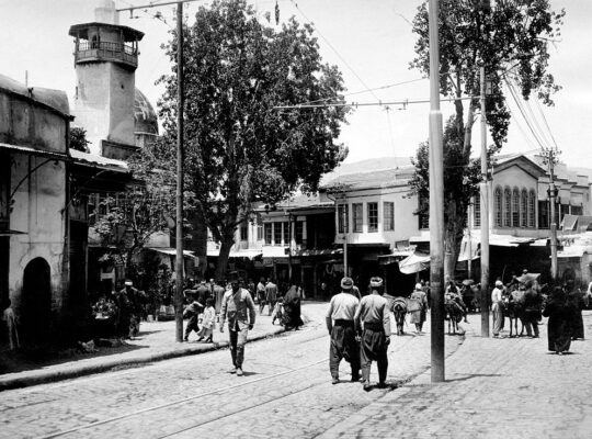 من الجزائر والبلقان إلى دمشق.. أدوار المهاجرين الثقافية والسياسية في سوريا المعاصرة