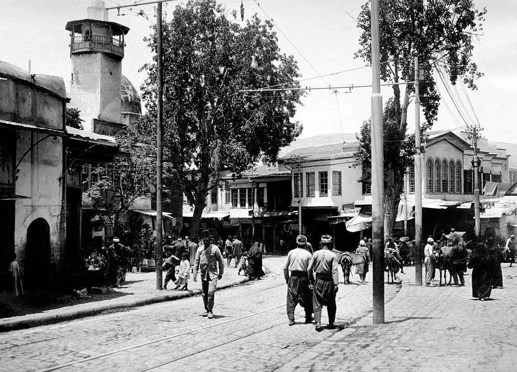 من الجزائر والبلقان إلى دمشق.. أدوار المهاجرين الثقافية والسياسية في سوريا المعاصرة