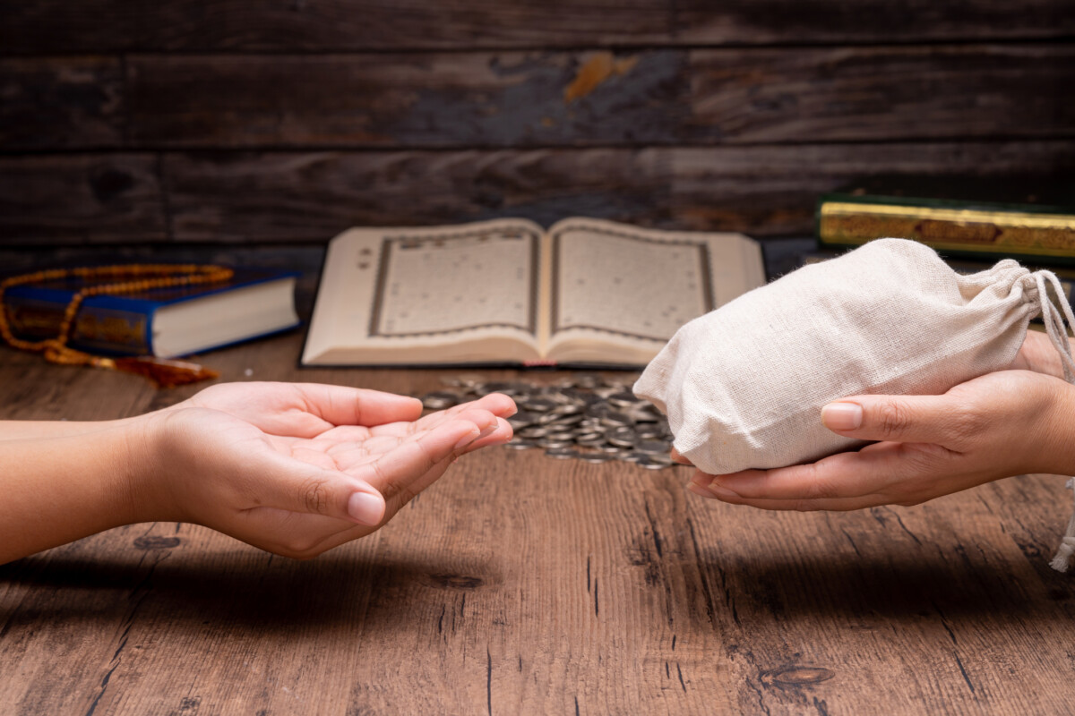 الزكاة الإسلامية.. ترسيخ للتوحيد لا محض تضامن اجتماعي
