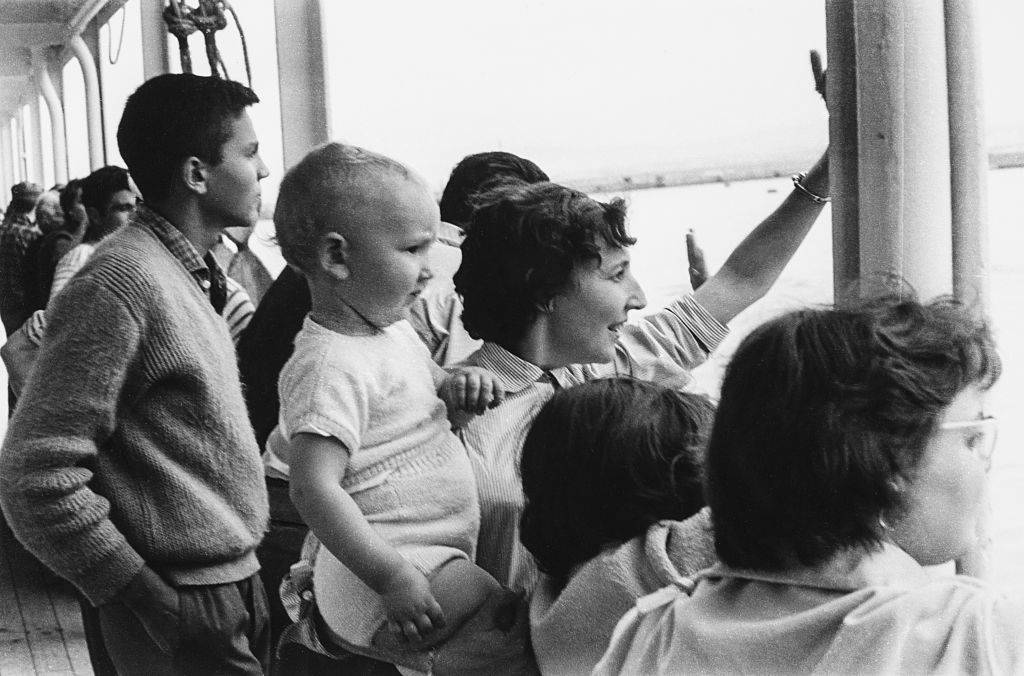 الاستثناء الجزائري.. كيف وظَّفت فرنسا اتفاقيات الهجرة للحفاظ على نفوذها في الجزائر