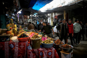 المشروعات الصغيرة في غزة: اقتصادٌ يُعاد تشكيله تحت السيطرة والقيود