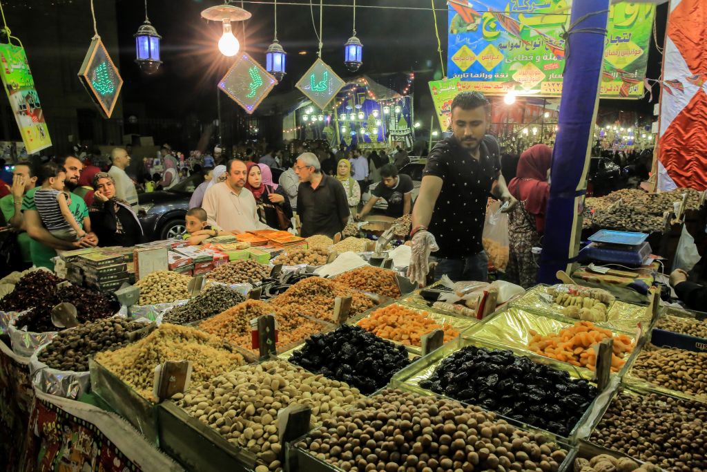حي السيدة زينب.. ساحة المجاذيب والمريدين والأدباء