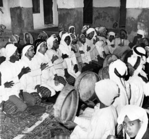 الفنون الصوفية في عُمان.. إقبال يواجه إرثاً من النقد الديني